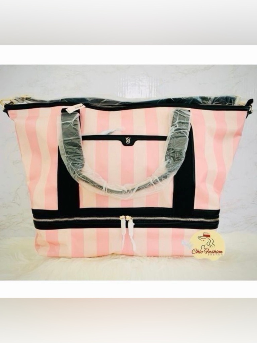 SOLD OUT ONLINE! NWT VICTORIA'S SECRET Weekender Bag - Picture 2 of 9
